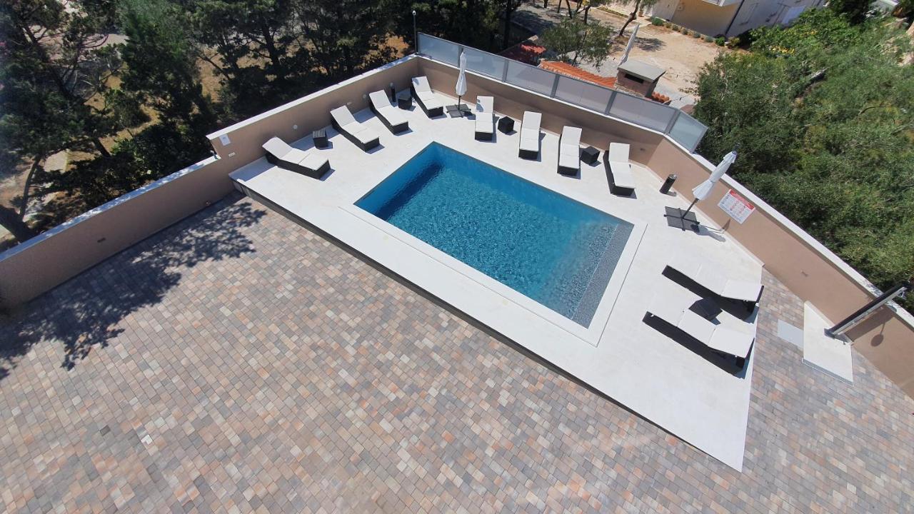 Poolside Hideout Apartments ノヴァリャ エクステリア 写真