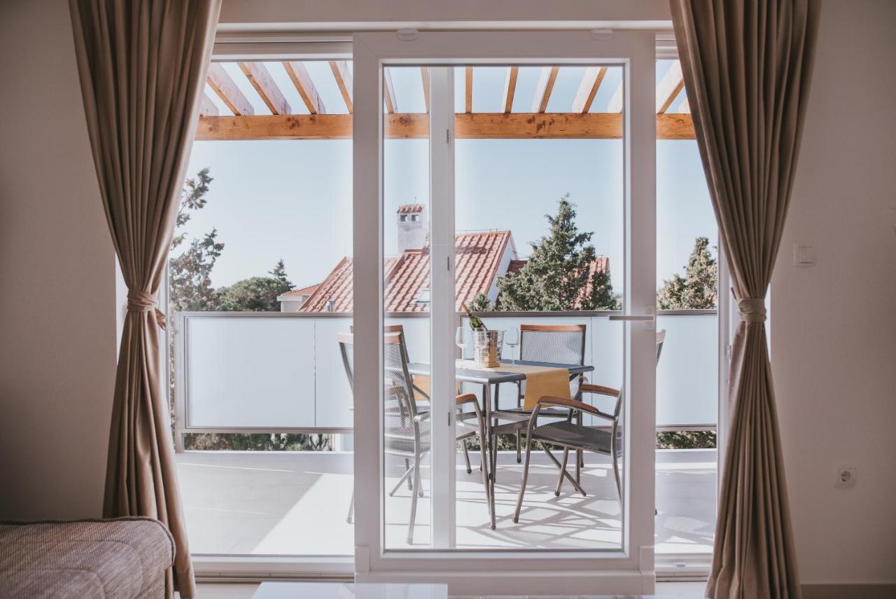 Poolside Hideout Apartments ノヴァリャ エクステリア 写真
