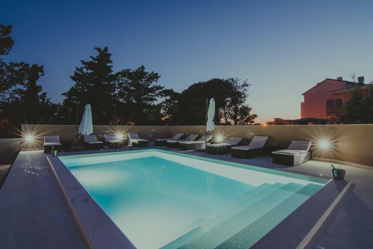 Poolside Hideout Apartments ノヴァリャ エクステリア 写真